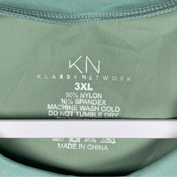 Klassy Network Blue Green Cropped Short Sleeve Crewneck Built-in Bra Top 3XL NWT - Picture 4 of 7